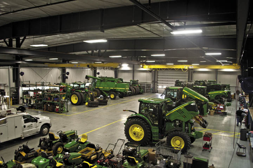 From the three-ton overhead USECO cranes spanning both sides of the shop to the 20-foot aisle running through the middle of 13 work bays, the service area at Hiawatha Implement is a testament to smart planning and providing solutions to work more efficiently.