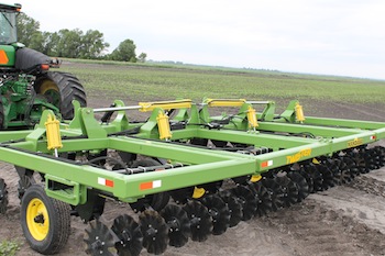 Mandako Twister vertical tillage unit