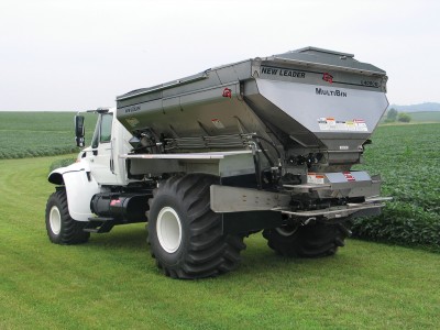 This New Leader L4000G4 spreader with a MultiBin body is able to apply up to four fertilizer/micronutrient products simultaneously.