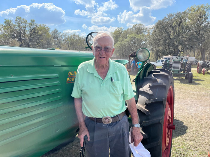 Roger-Bown-at-the-Florida-Flywheelers-show-in-2022..jpg