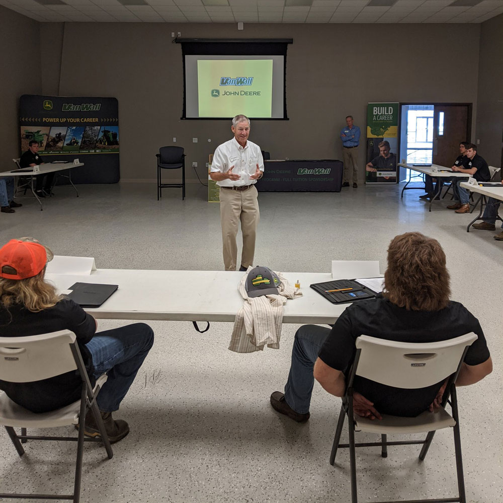 Don-Van-Houweling-Don-V---Ag-Tech-students.jpg