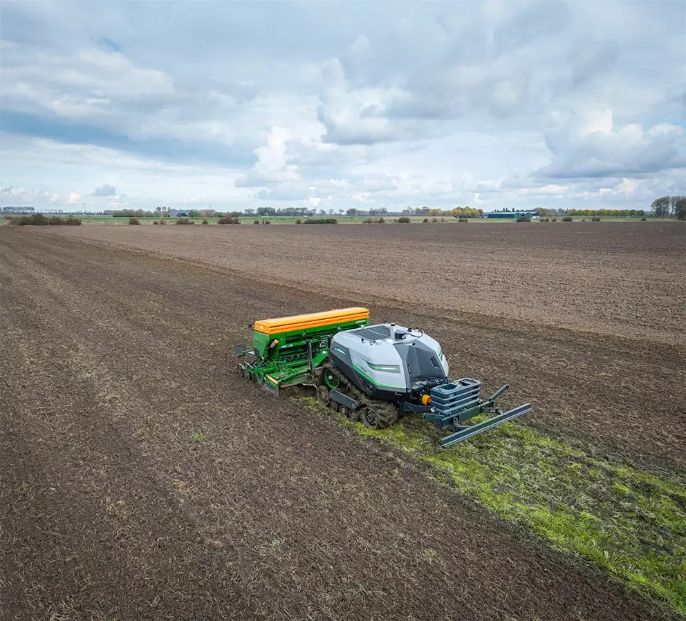 T2-7-SERIES-in-the-field-LR.webp