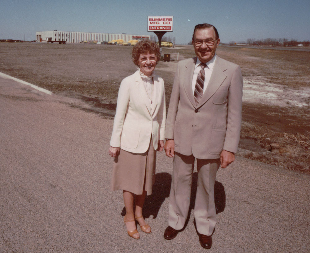 2-Harley-&-Vi-in-front-DL-factory-1982.jpg