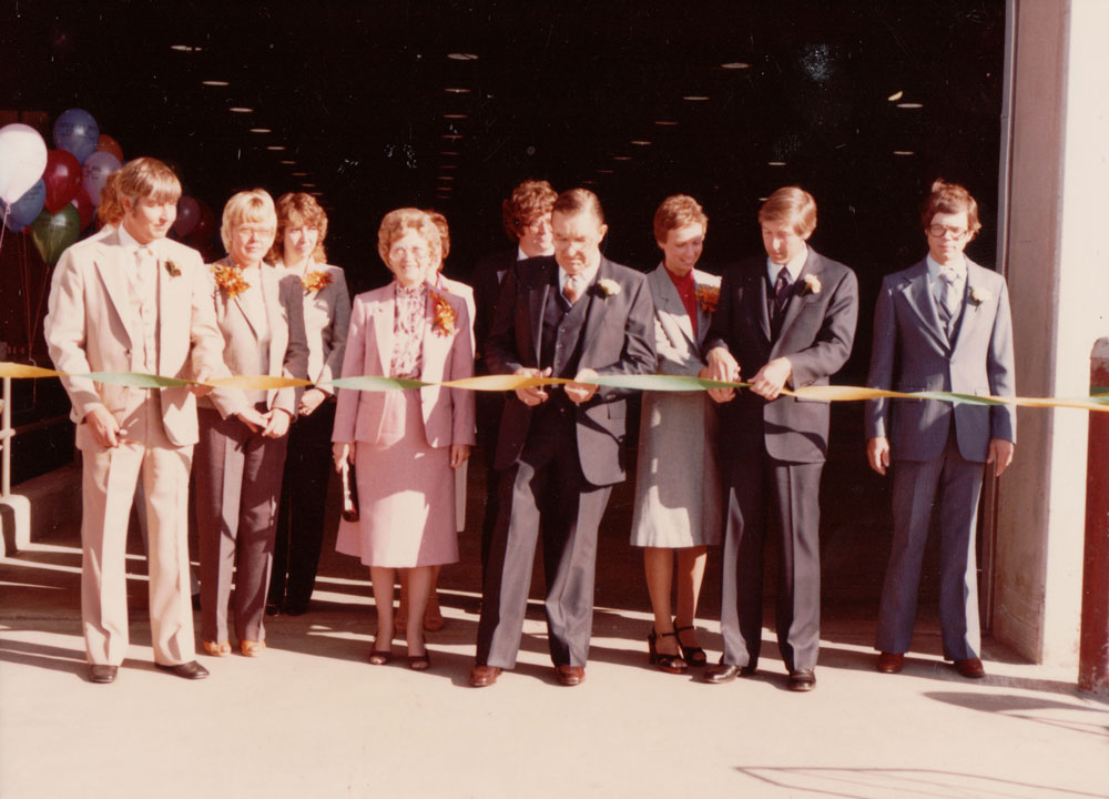 Ribbon-cutting-on-DL-factory-1981.jpg