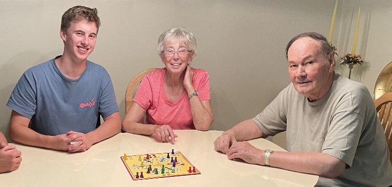 Young lessiter with oma and opa
