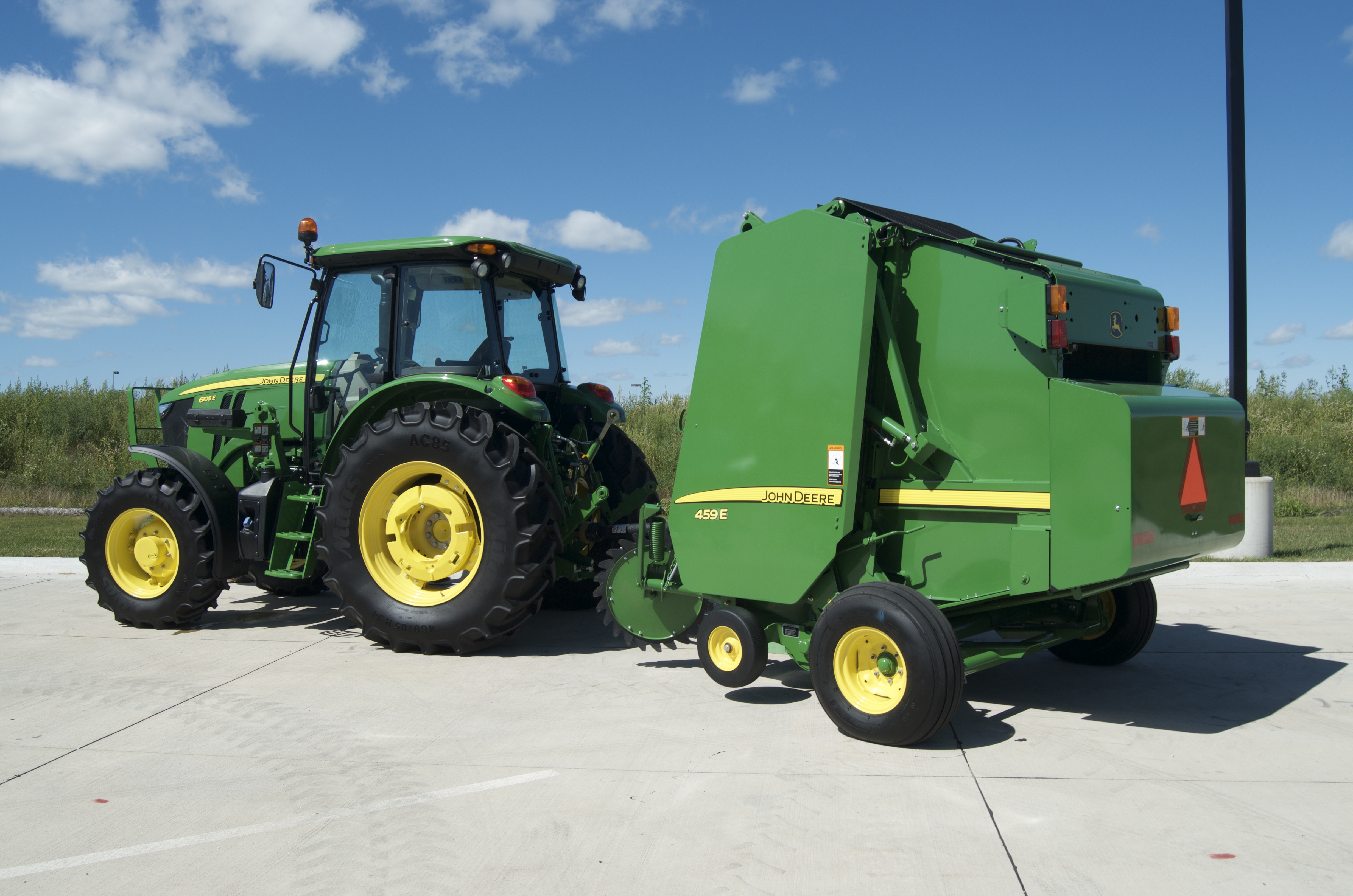 John Deere 459E Round Baler