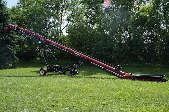 universal industries 1547 field loader Self-Propel_1117 copy