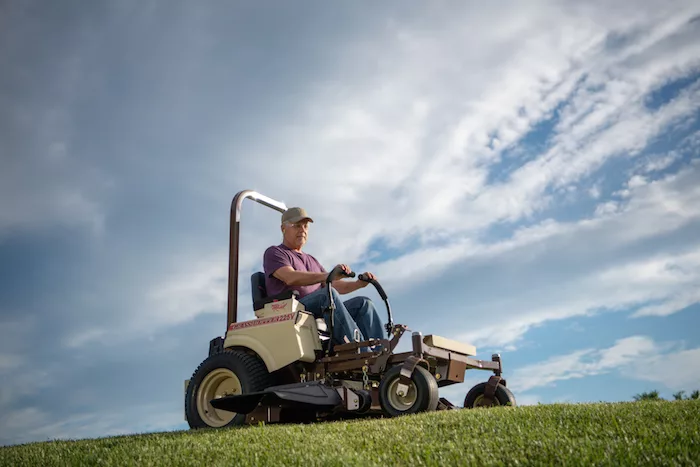 Grasshopper 200V-G4 Series MidMount Mowers_0119 copy