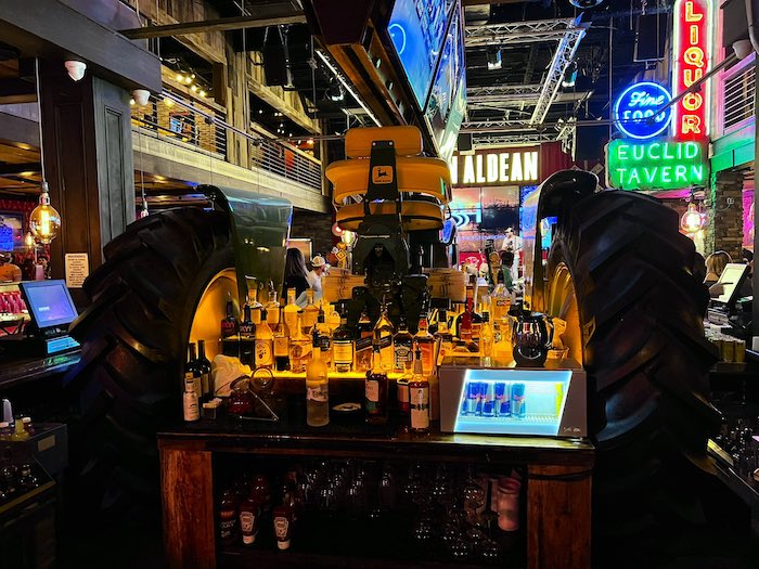 Nashville Bar Shows Deere Love