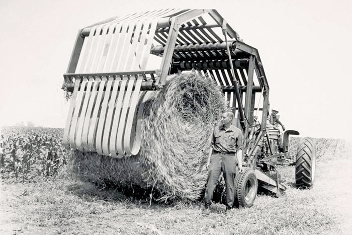 Vermeer-Automatic-Round-Hay-Baler.jpg