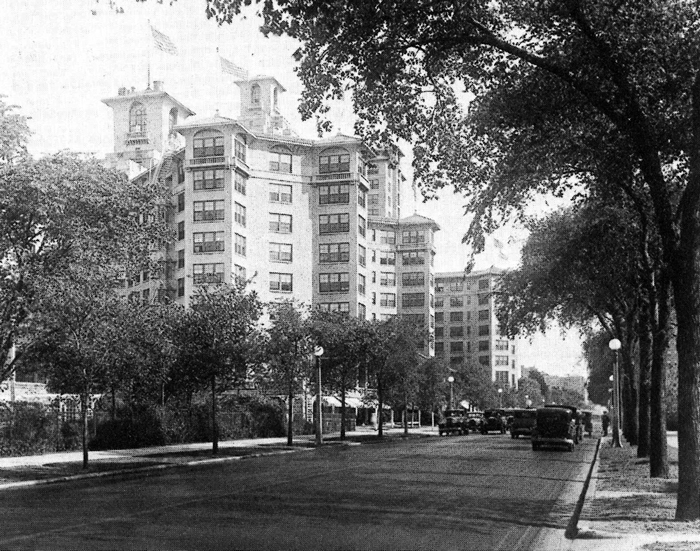 Edgewater-Beach-Hotel