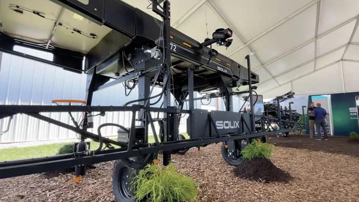 Solinftecs-autonomous-Solix-ag-robot.jpg