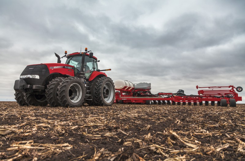 CASE IH UNVEILS ADDED POWER & SIMPLICITY WITH NEW MAGNUM TIER 4 FINAL LINEUP FOR 2014