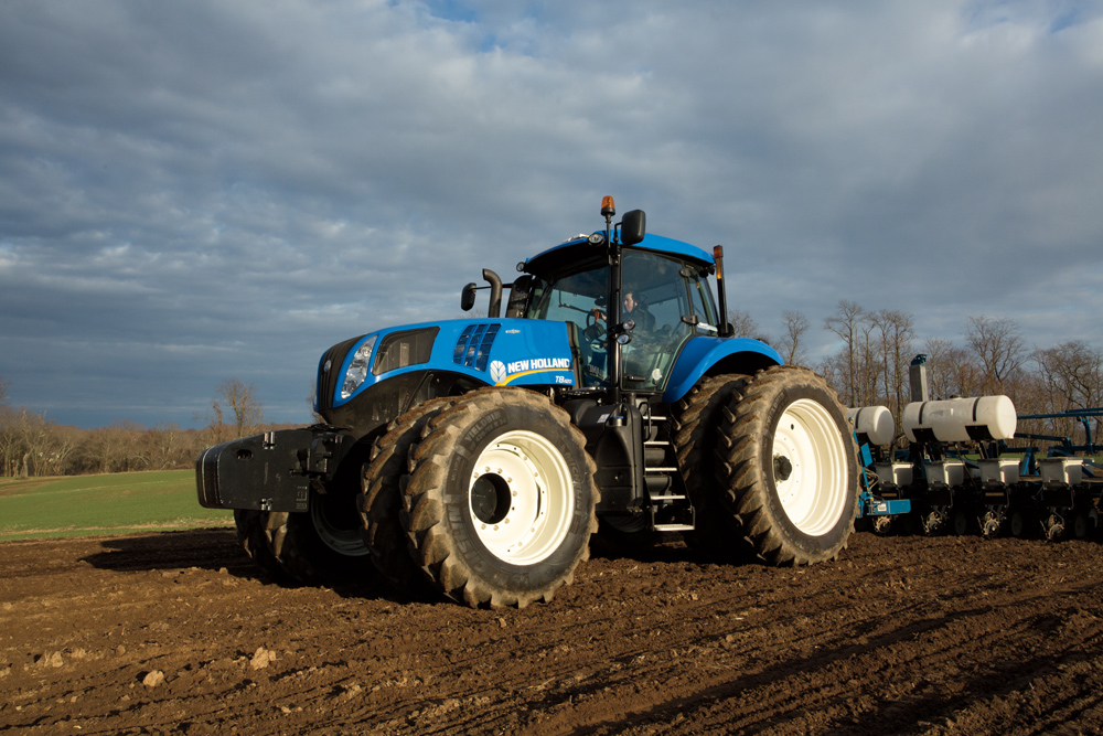 New Holland Introduces a New, Modern GENESIS Tractor